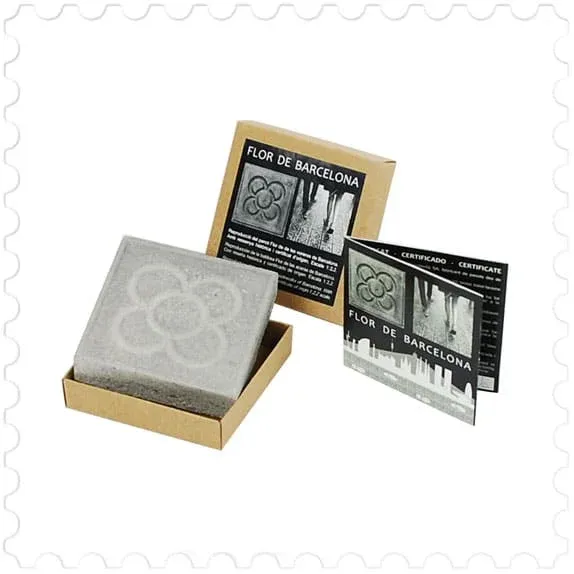 Reproducción artesanal de la baldosa Flor de Barcelona